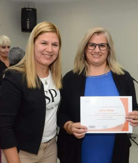 LA MUNICIPALIDAD DE PLOTTIER ENTREGÓ CERTIFICADOS DE FORMACIÓN EN PREPARADORES LABORALES