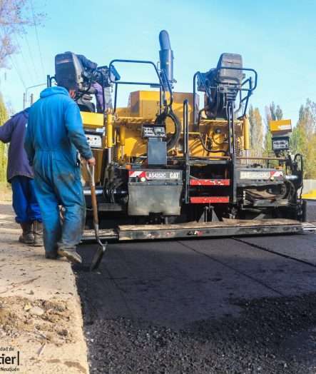 SE INICIARON LOS TRABAJOS DE ASFALTADO SOBRE AV. DEL TRABAJO.