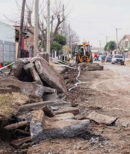 COMENZARON LOS TRABAJOS PREVIOS A LA PAVIMENTACIÓN DEL Bº LOS CANALES
