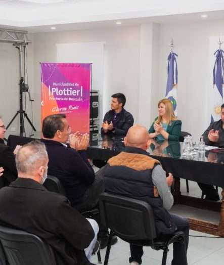 KARINA "LA PRINCESITA" LLEGA A PLOTTIER EN EL MARCO DE LOS FESTEJOS POR EL DÍA DE LA MADRE