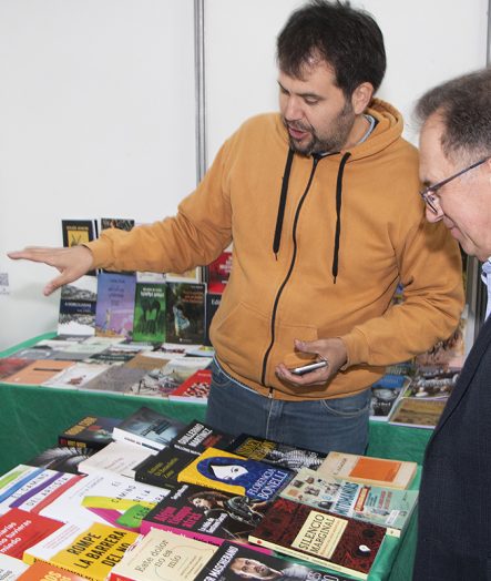 Bertolini acompañó la gran inauguración de la Feria Regional del Libro “Meu Quinn”