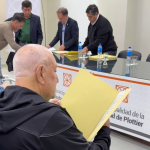 Entrega de carpetas en el Barrio La Herradura